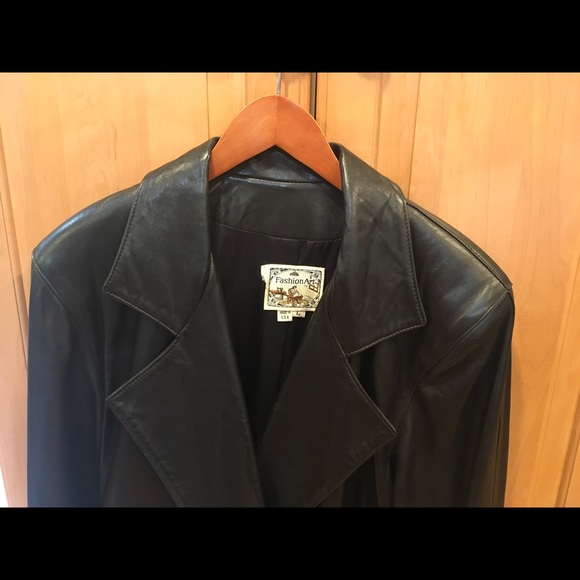 Vintage Black Leather Coat - Picture 3 of 10